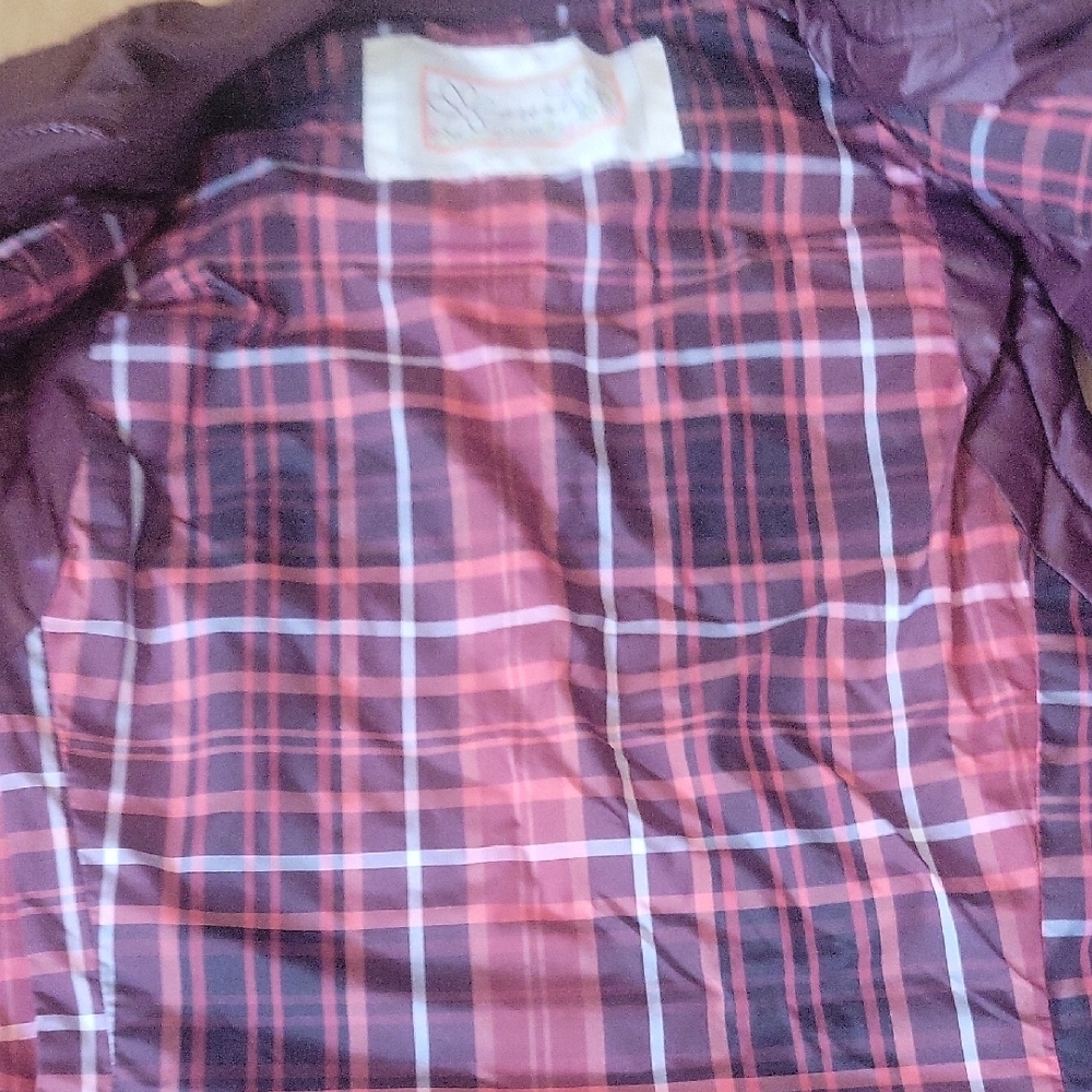 Stylish Burgundy Quilted Vest for Women - Picture 4 of 4